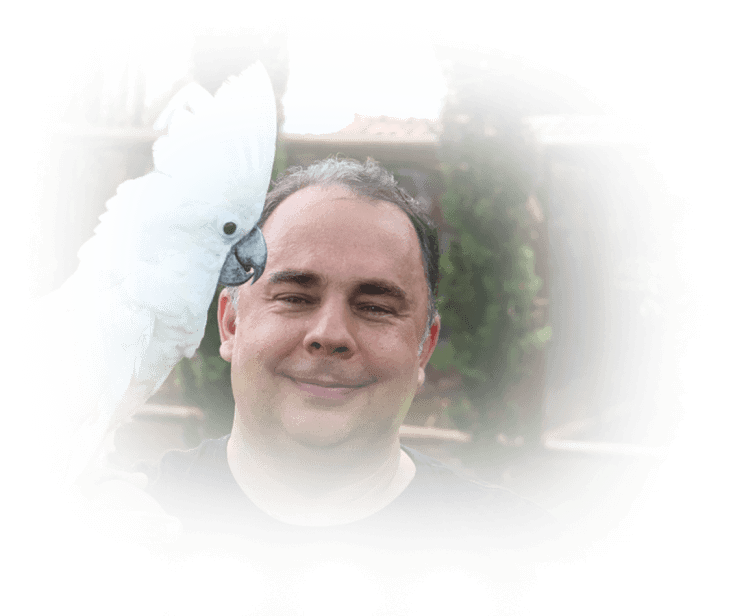 Gil Piske, o Rei das Aves, com sua calopsita